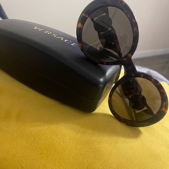 Authentic Versace sunglasses - Picture 2 of 7